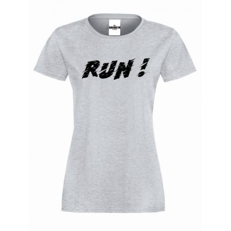 T-shirt lady RUN!
