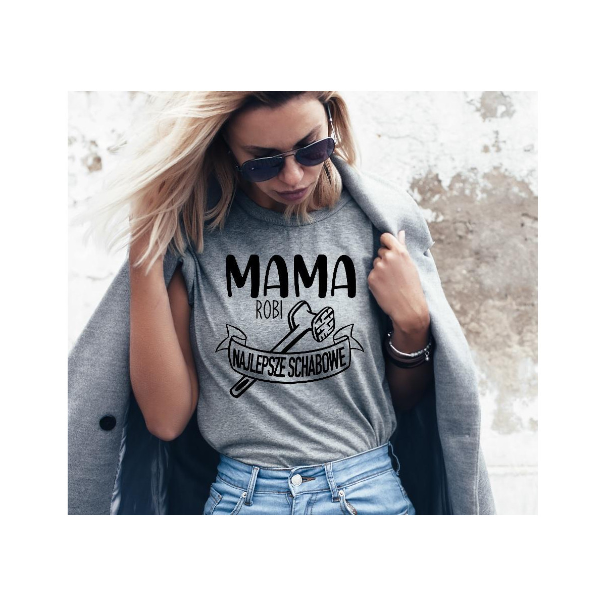 T-shirt lady CZARNA Mama robi najlepsze schabowe