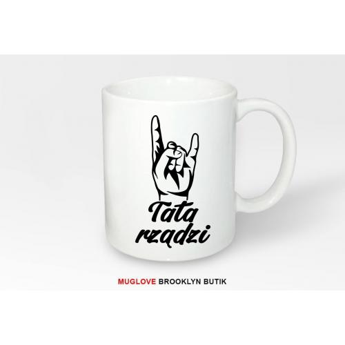 Kubek z nadrukiem tata rządzi 